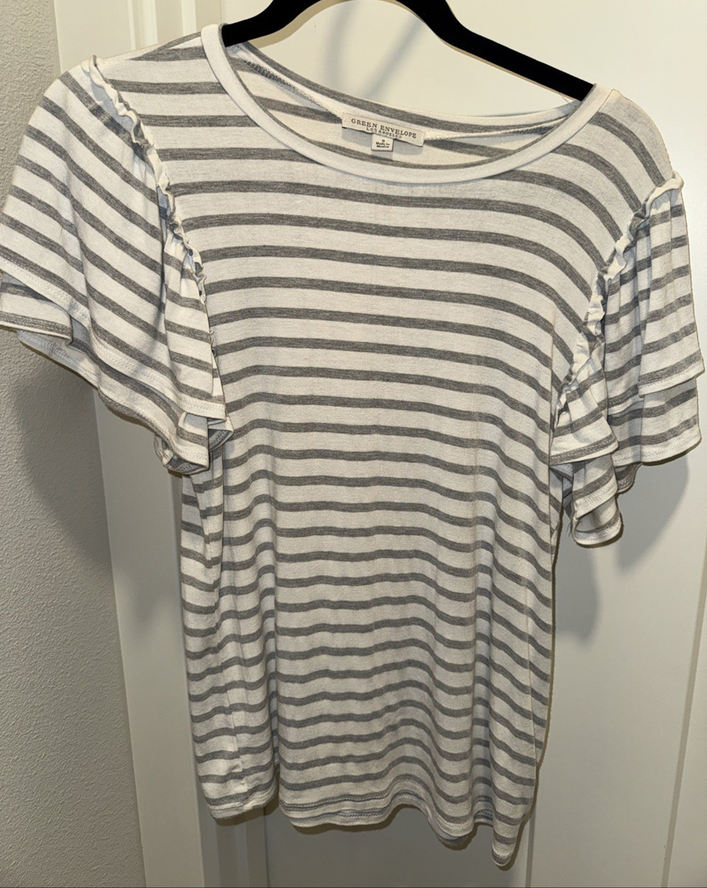 Green Envelope Los Angeles Women’s S Striped Ruffle Sleeve Top Jersey Knit Gray